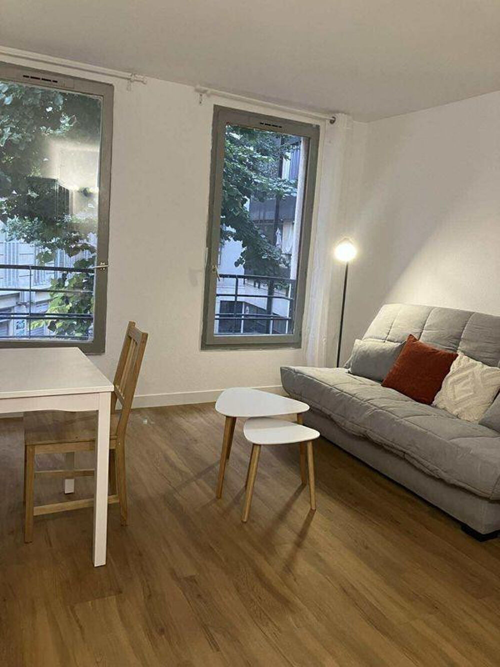 Location Appartement Studio refait à neuf 21m2 Marseille 1