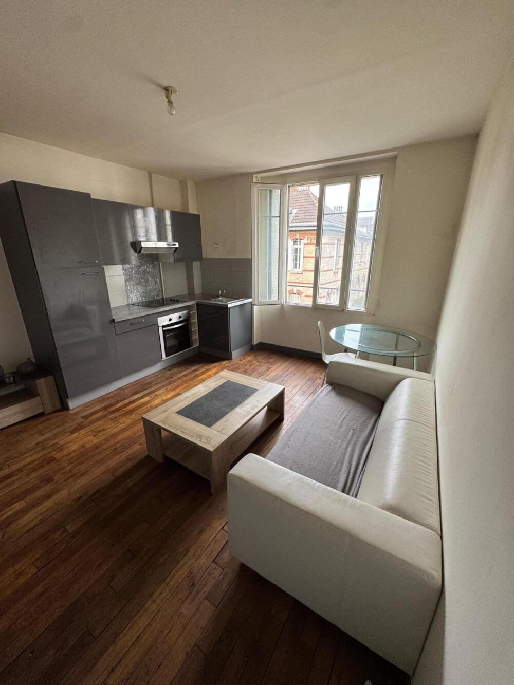 Location Appartement Studio avec petite chambre séparée. Clichy