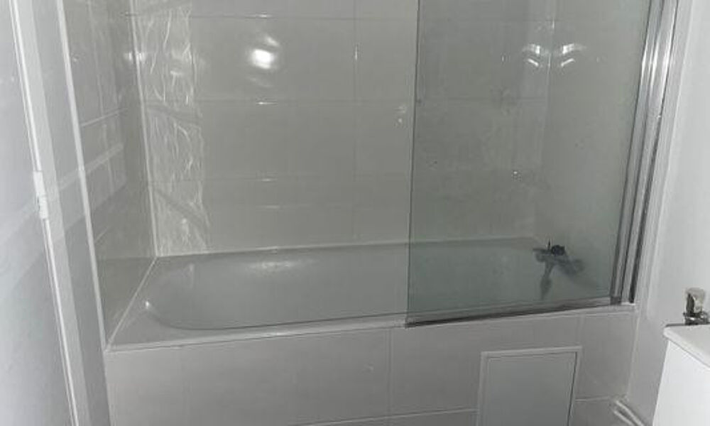 Location Appartement Beau studio rénové + baignoire Paris 17è Paris 17