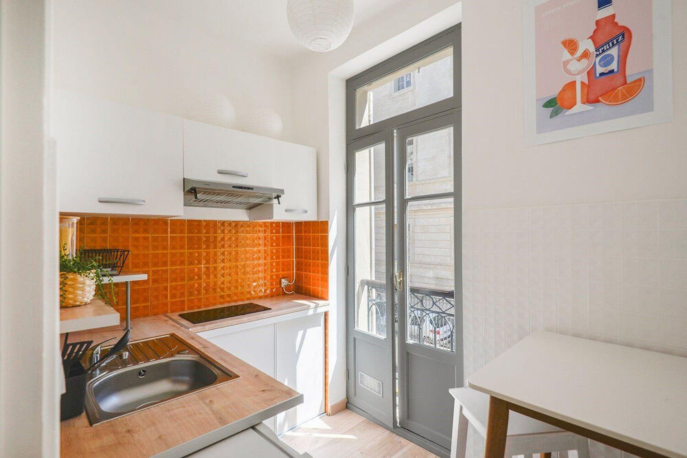 Location Appartement Beau studio meublé 25m² lumineux idéalement placé Marseille 1