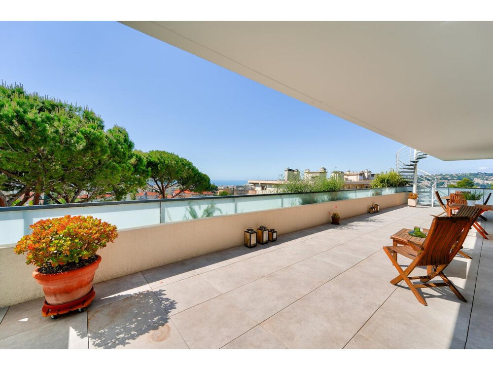 Vente Appartement Nice Cimiez - Rare - Toit-terrasse avec espace de vie de 152 m2 et ses deux immenses terrasses Nice