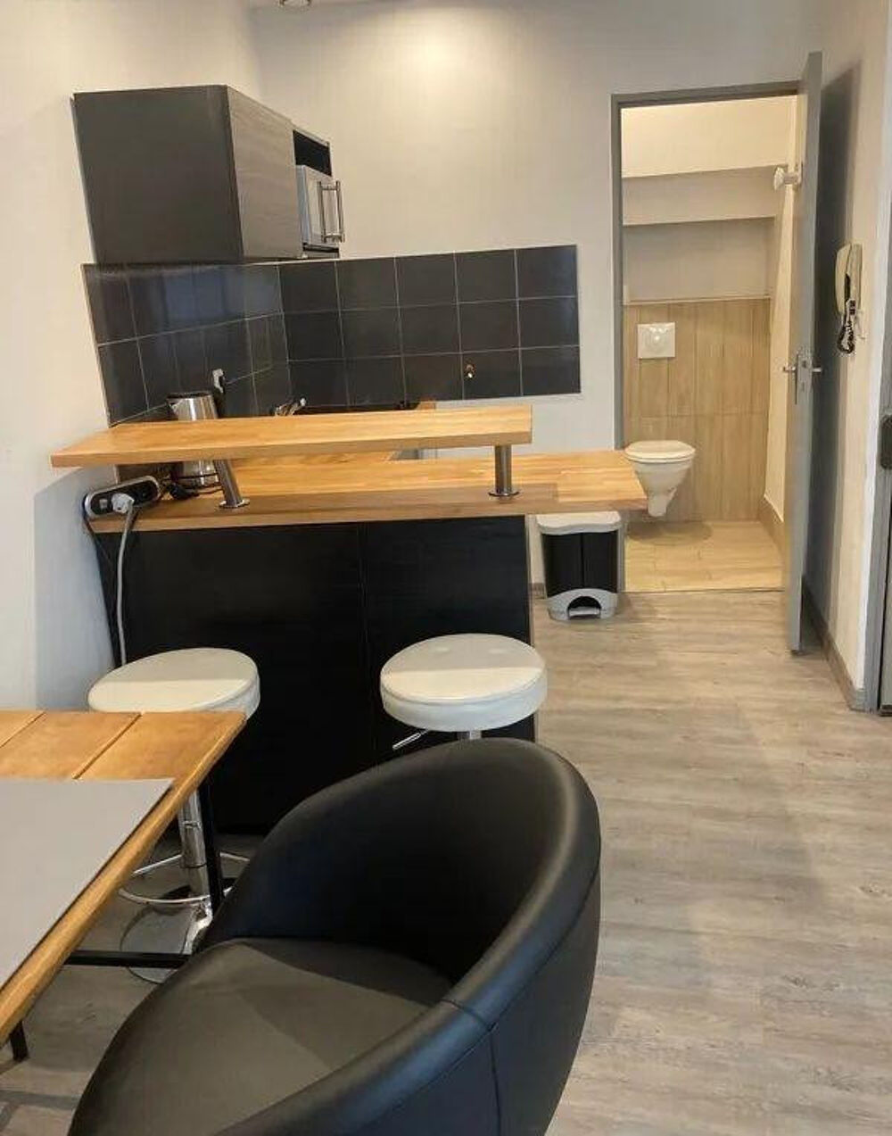Location Appartement Studio meublé 22m² refait neuf Place des Cardeurs Aix-en-provence