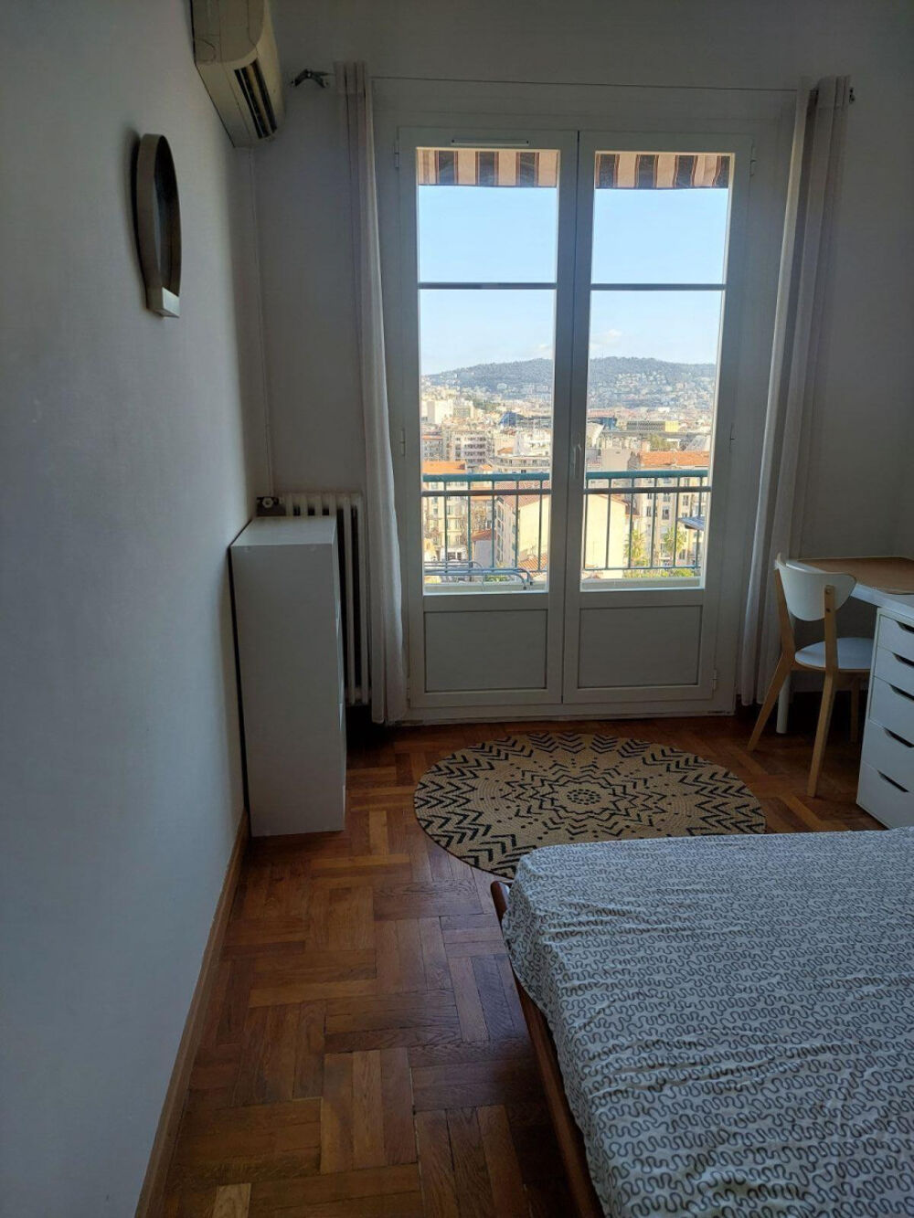 Location Appartement Jolie chambre parquetée sans vis à vis,  balcon Nice