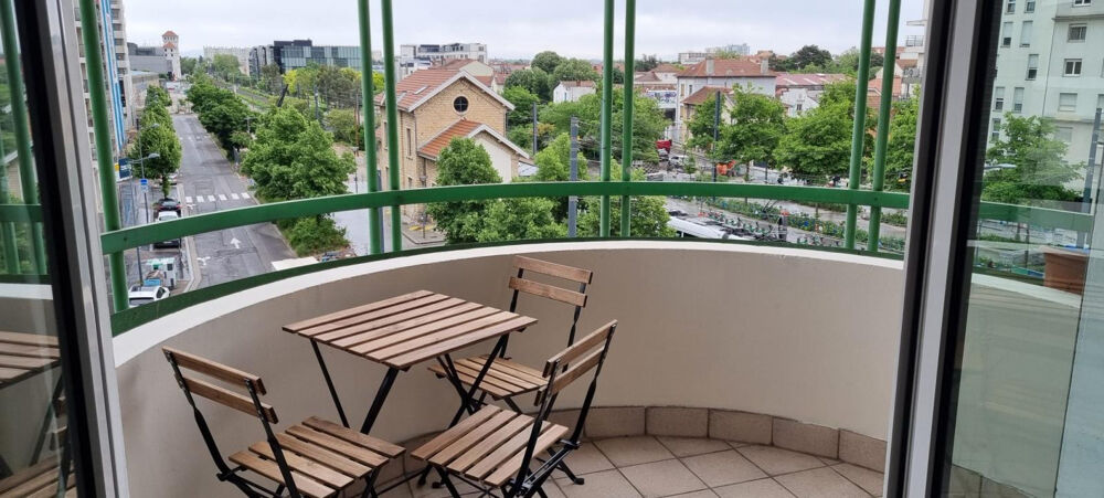 Location Appartement Chambre disponible dans colocation meublée Villeurbanne