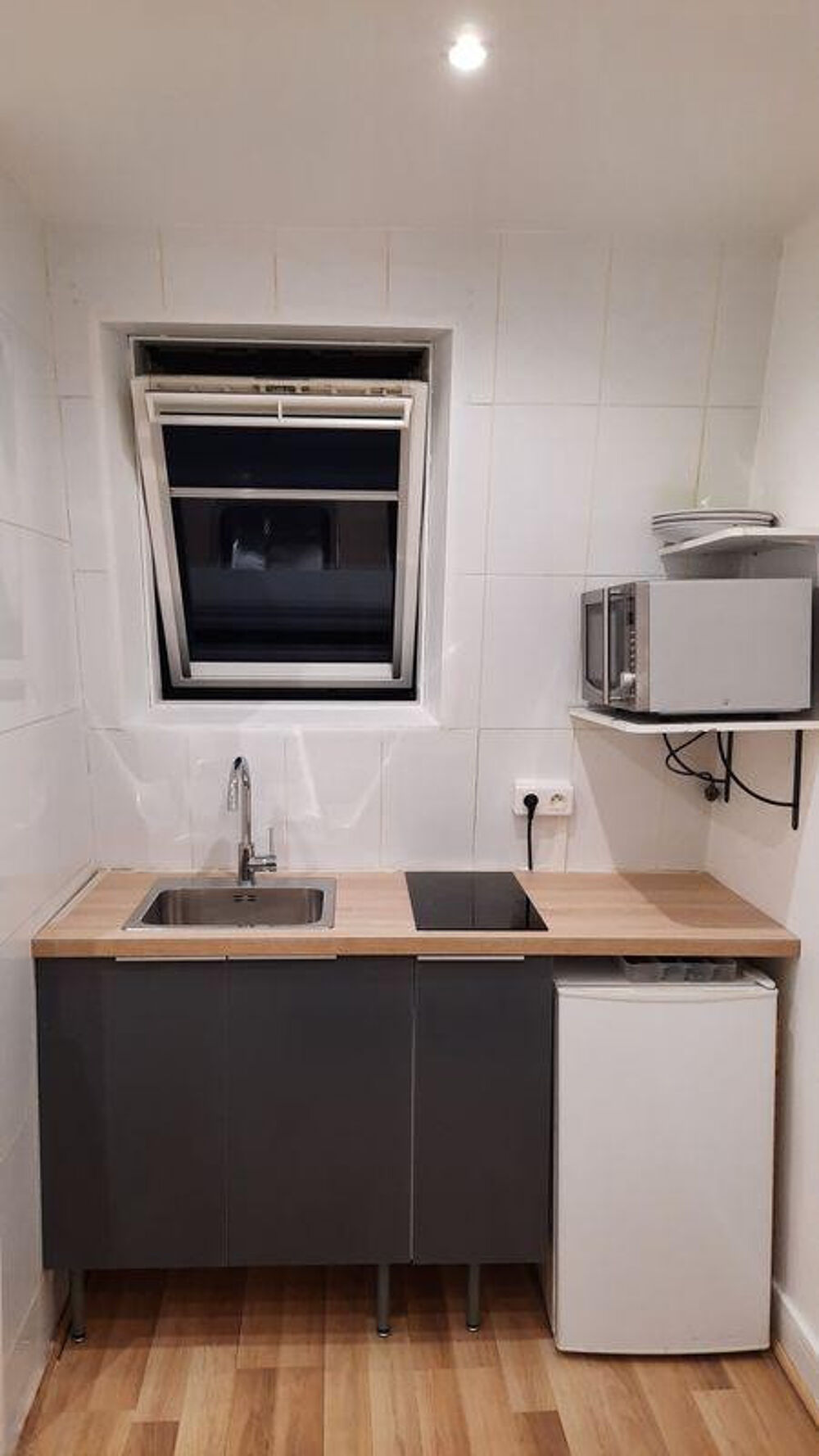 Location Appartement Studette Top emplacement Etoile Paris 8