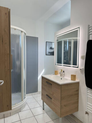  Appartement à louer 1 pièce 75 m²