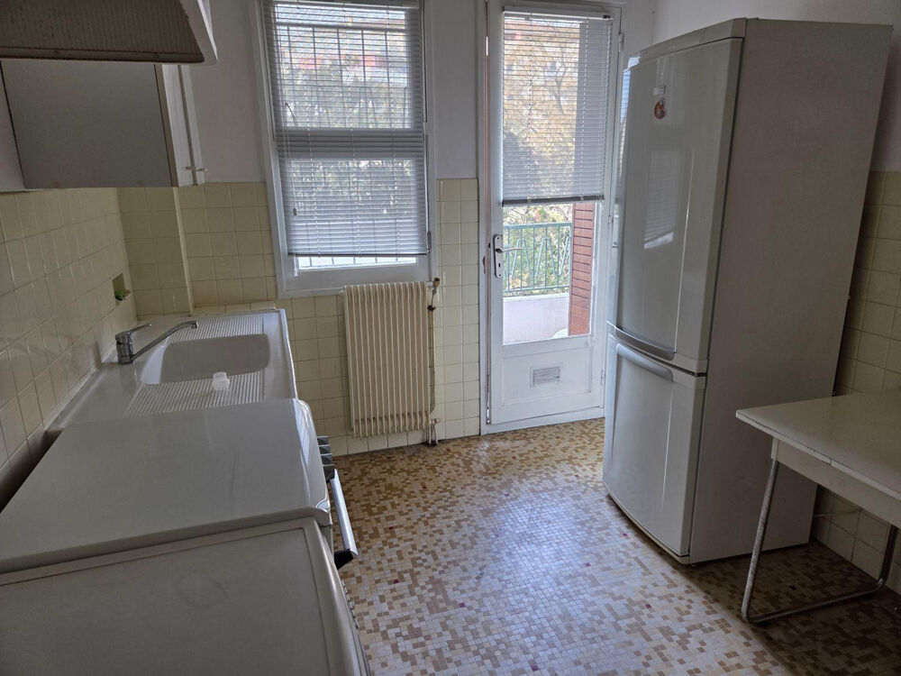 Location Appartement Petit immeuble cossu. Marseille 12