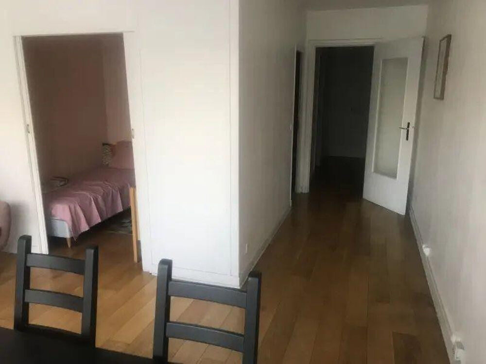 Location Appartement Grand studio sur rue avec balcon Paris 16�me