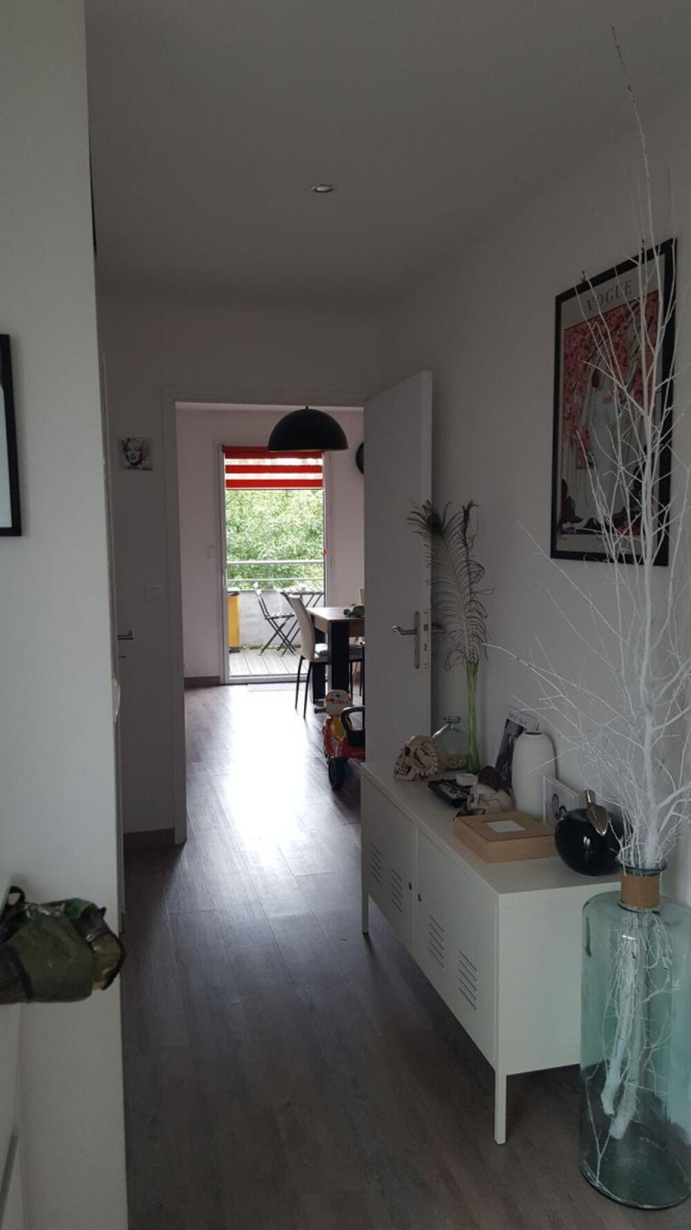 T3, très lumineux, grand salon et grand balcon.