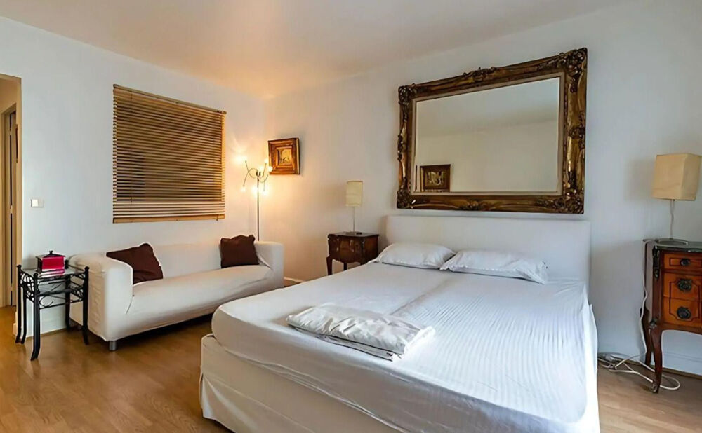 Location Appartement Élégant Appartement au Cœur du Triangle d'Or Paris 8