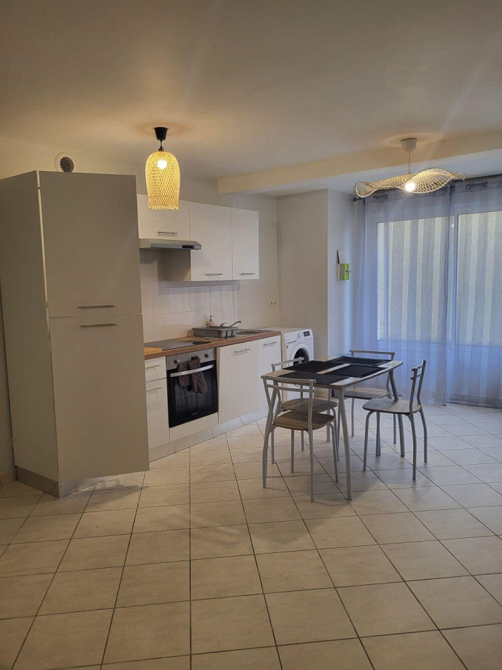 ? À louer T2 meublé de 53 m² avec parking.