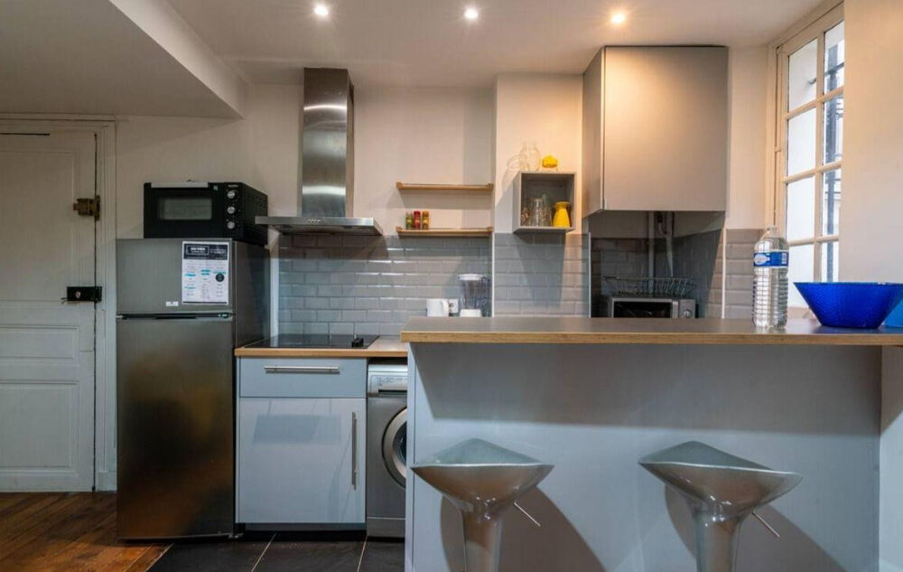 Location Appartement Studio Calme et Équipé près de Montmartre Paris 18