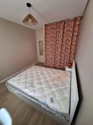  Appartement à louer 5 pièces 10 m²