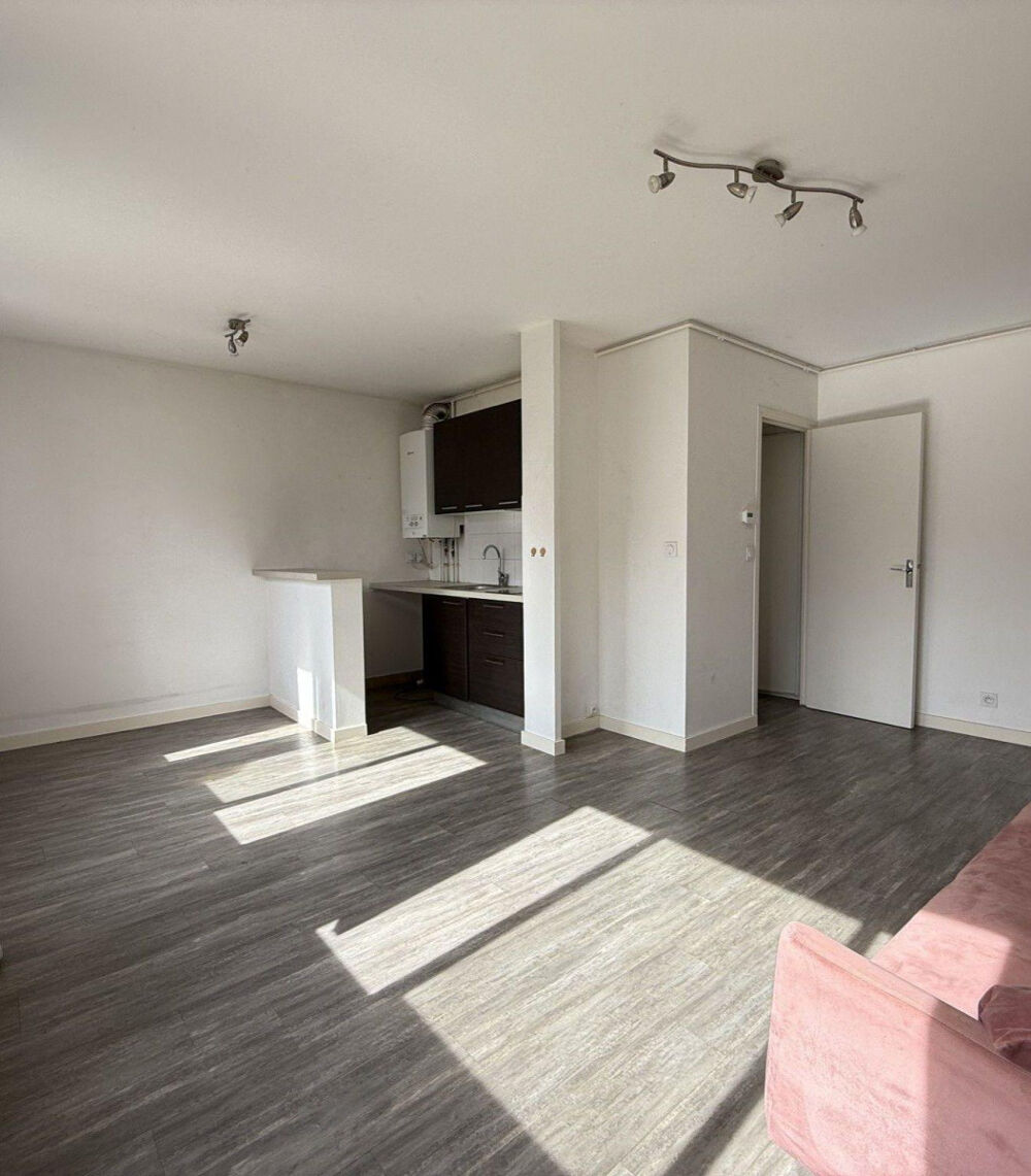 Location Appartement Studio lumineux de 32 m2 dans résidence calme. Grenoble
