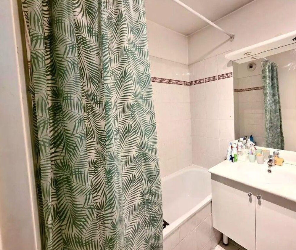 Location Appartement Superbe 2 pièces 45 m2, proche métro Porte Maillot Paris 17
