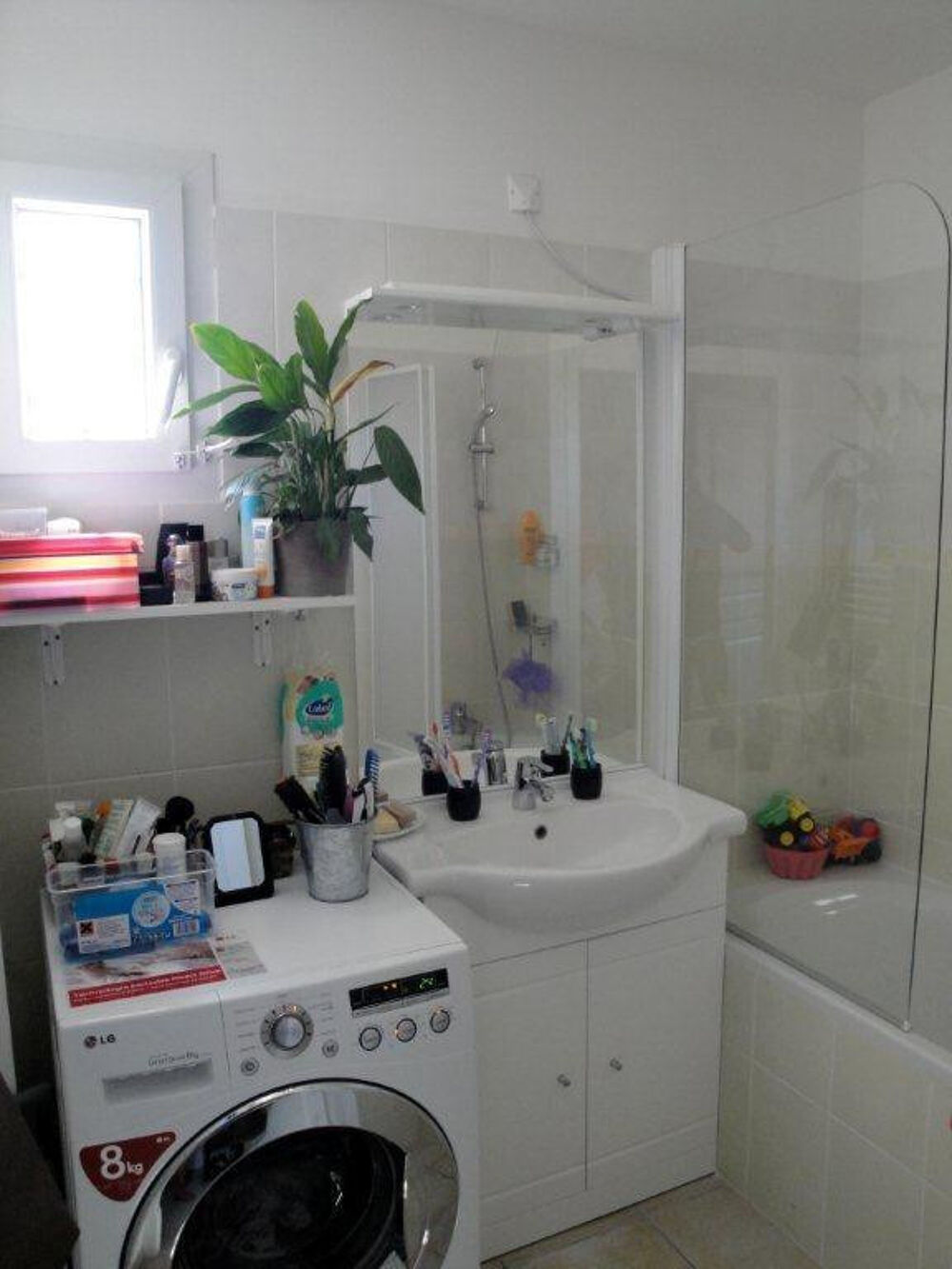 Location Appartement Immeuble dans un quartier très calme. Peyrolles-en-provence