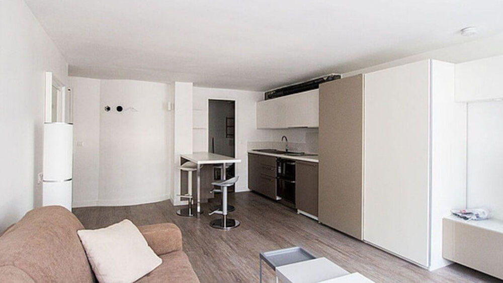 Location Appartement Beau studio meublé en très bon état de 27 m² Paris 9