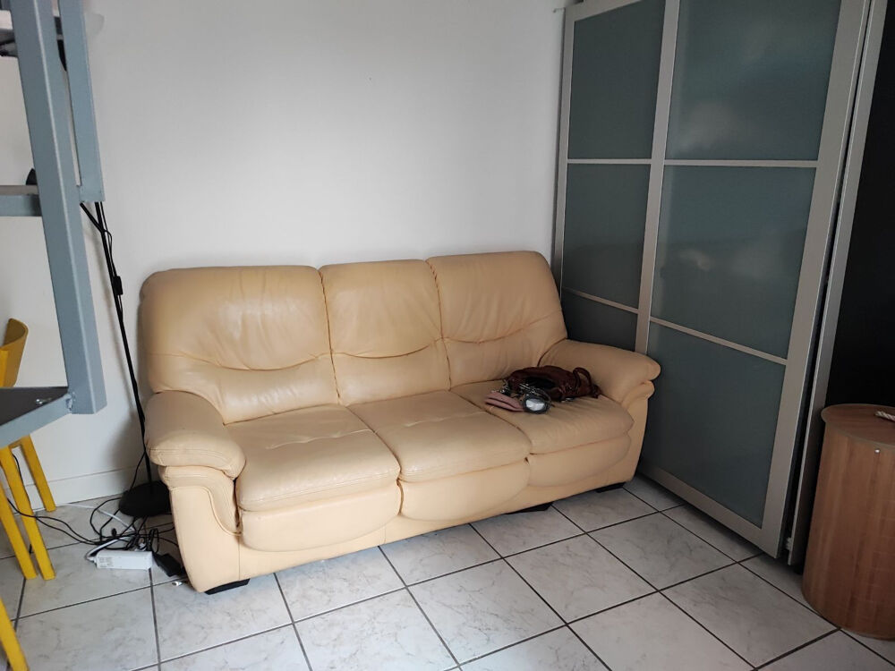 Location Appartement Studio avec électricité. eau . Internet. Charges. Lyon 8