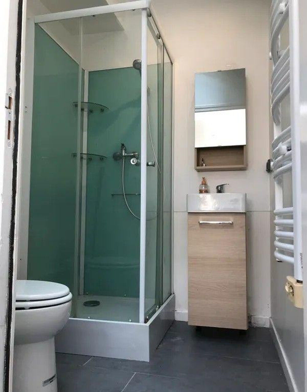 Location Appartement Beau studio meublé 17m² refait cour privative 13m² Nanterre