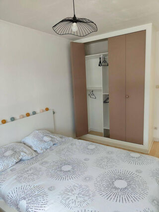  Appartement à louer 5 pièces 94 m²