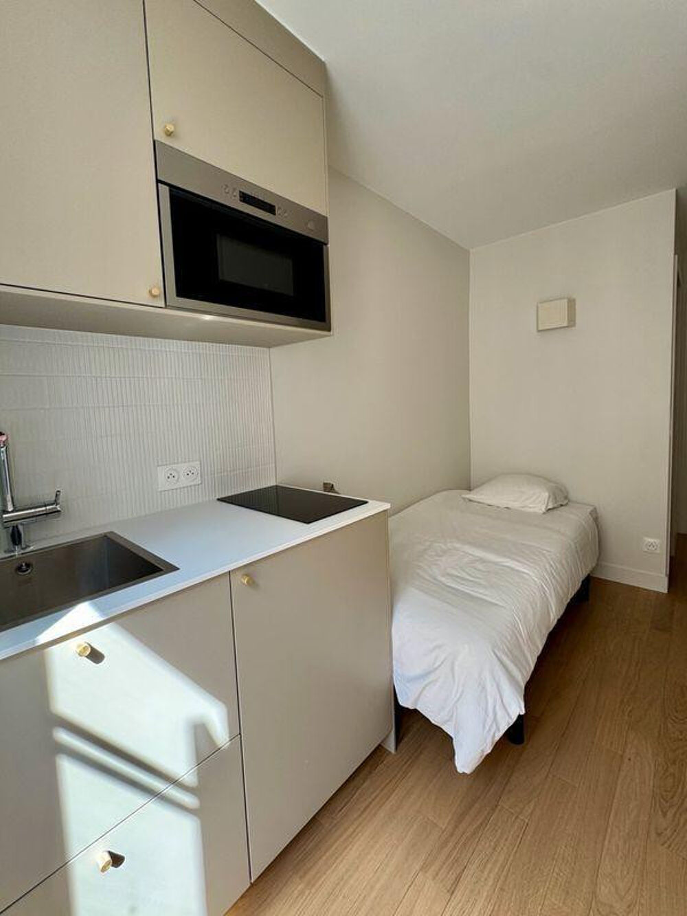 Location Appartement Jolie studette à louer Paris 17ème Paris 17