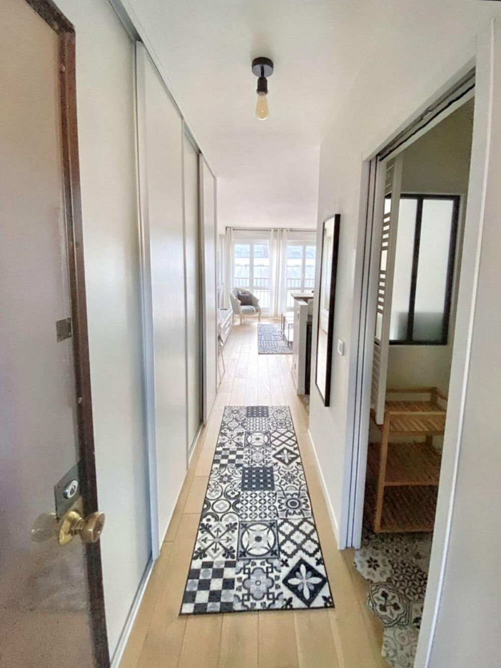 Location Appartement Grand studio rénové à 7min de république ! Paris 11