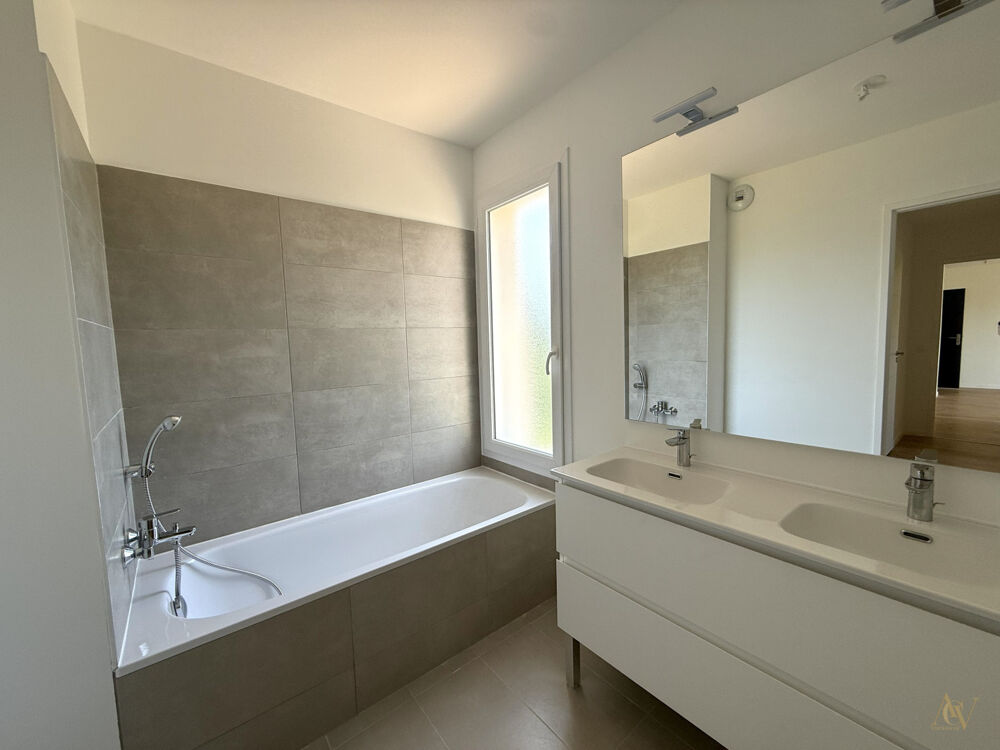 Vente Appartement T3 LUMINEUX AVEC TERRASSE – COGOLIN CENTRE À PIED Cogolin