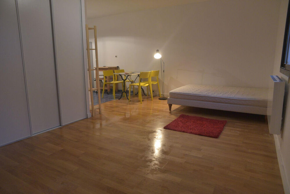 Location Appartement Studio de 34m2 à louer Paris 19
