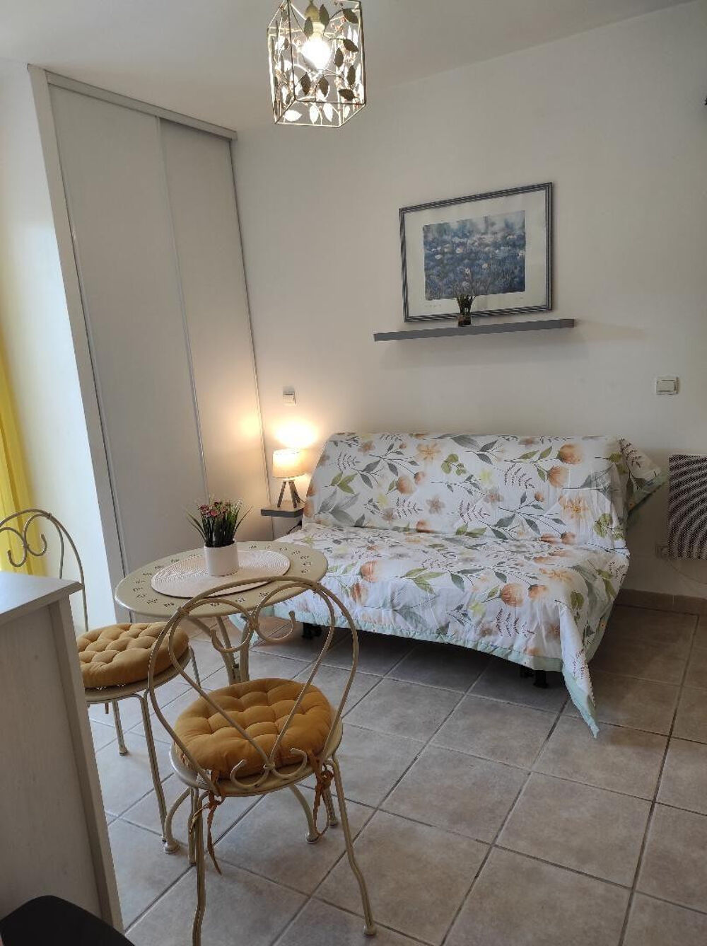 Location Appartement Charmant petit studio meublé et équipé. Saint-andiol