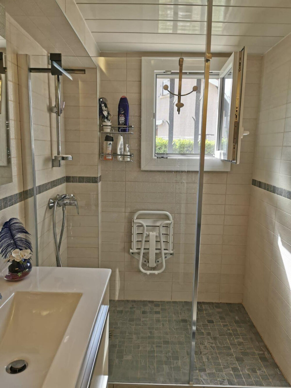 Location Appartement GRAND STUDIO  Résidentiel, Jardin, Parkings ... Décines-charpieu