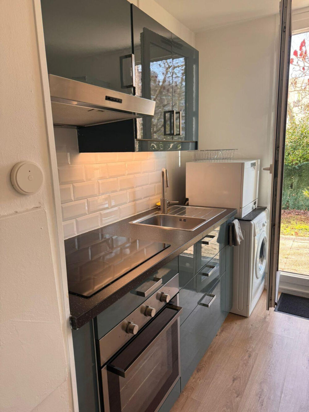 Location Appartement Grand studio meublé avec jardin, rangements et box Évry-courcouronnes