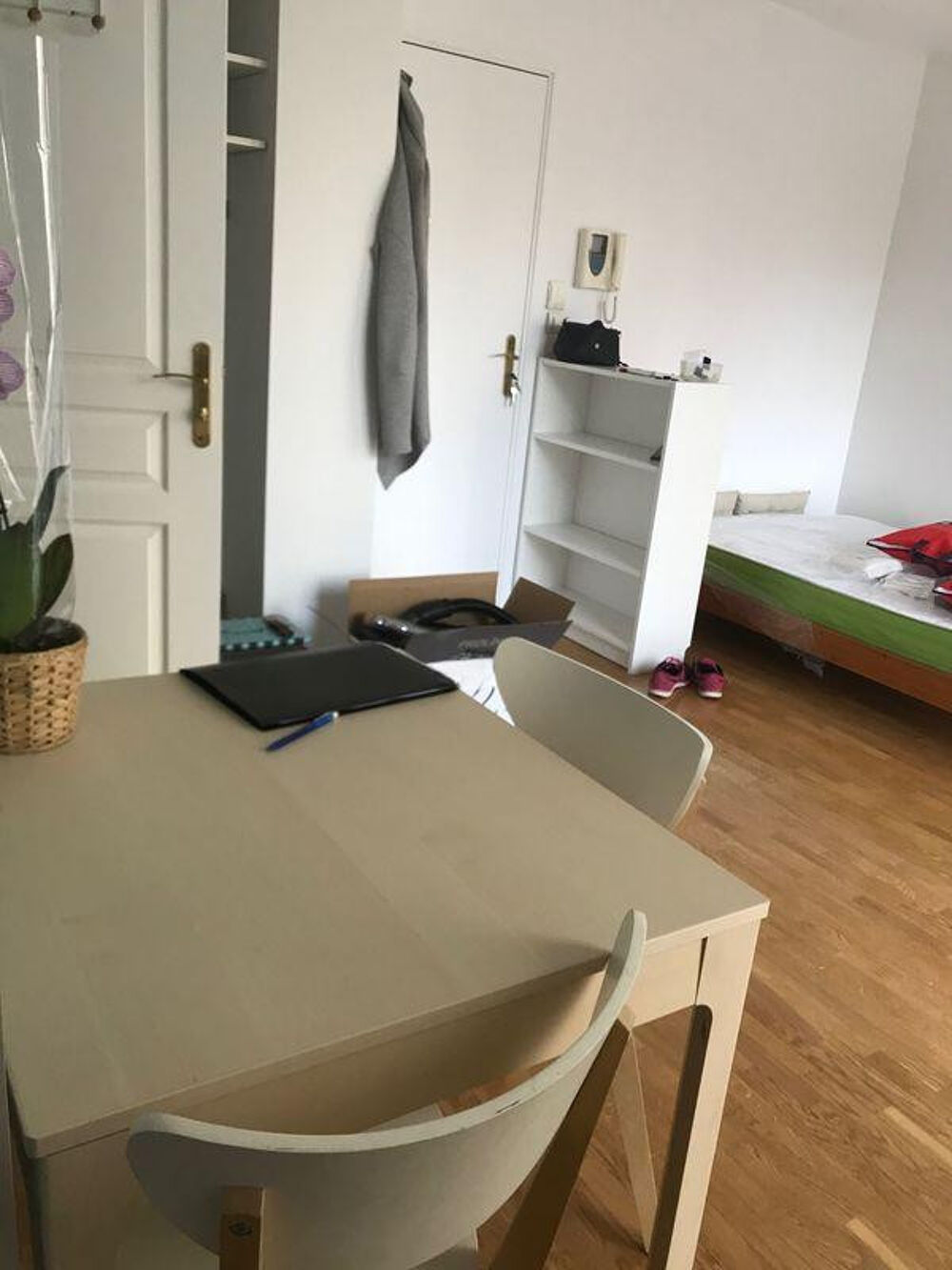 Location Appartement Joli Studio meublé avec balcon, clair et calme Vanves