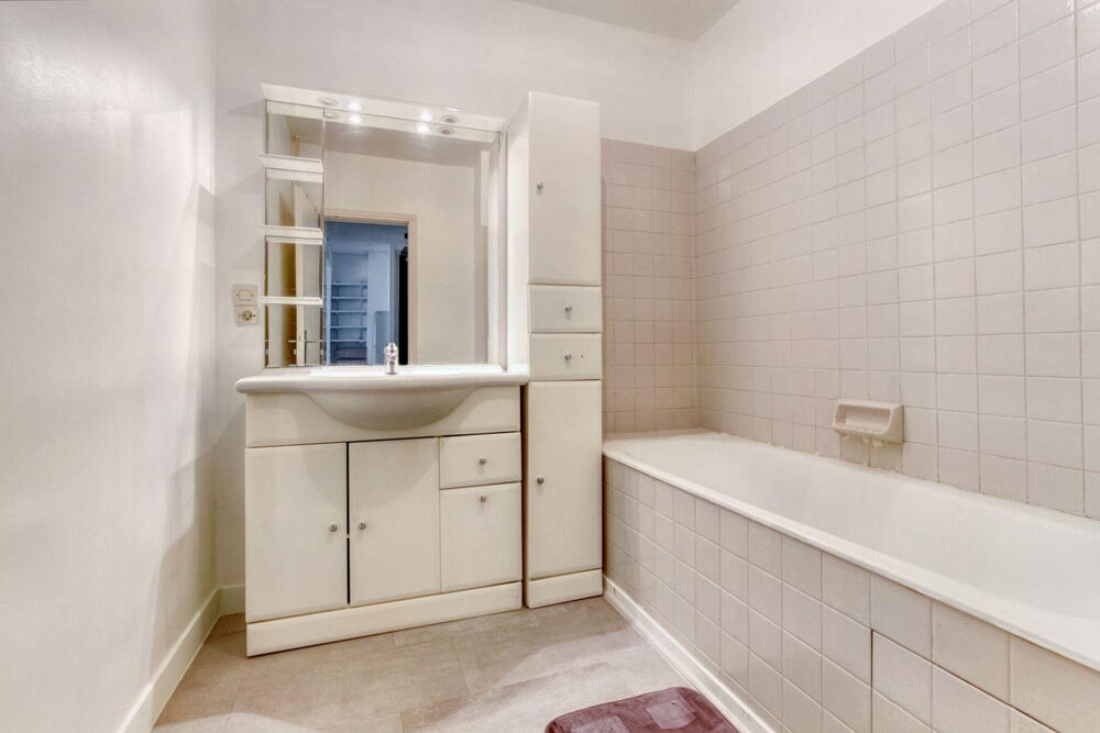 Location Appartement 2 pièces très lumineux et fonctionnel avec balcon Paris 20