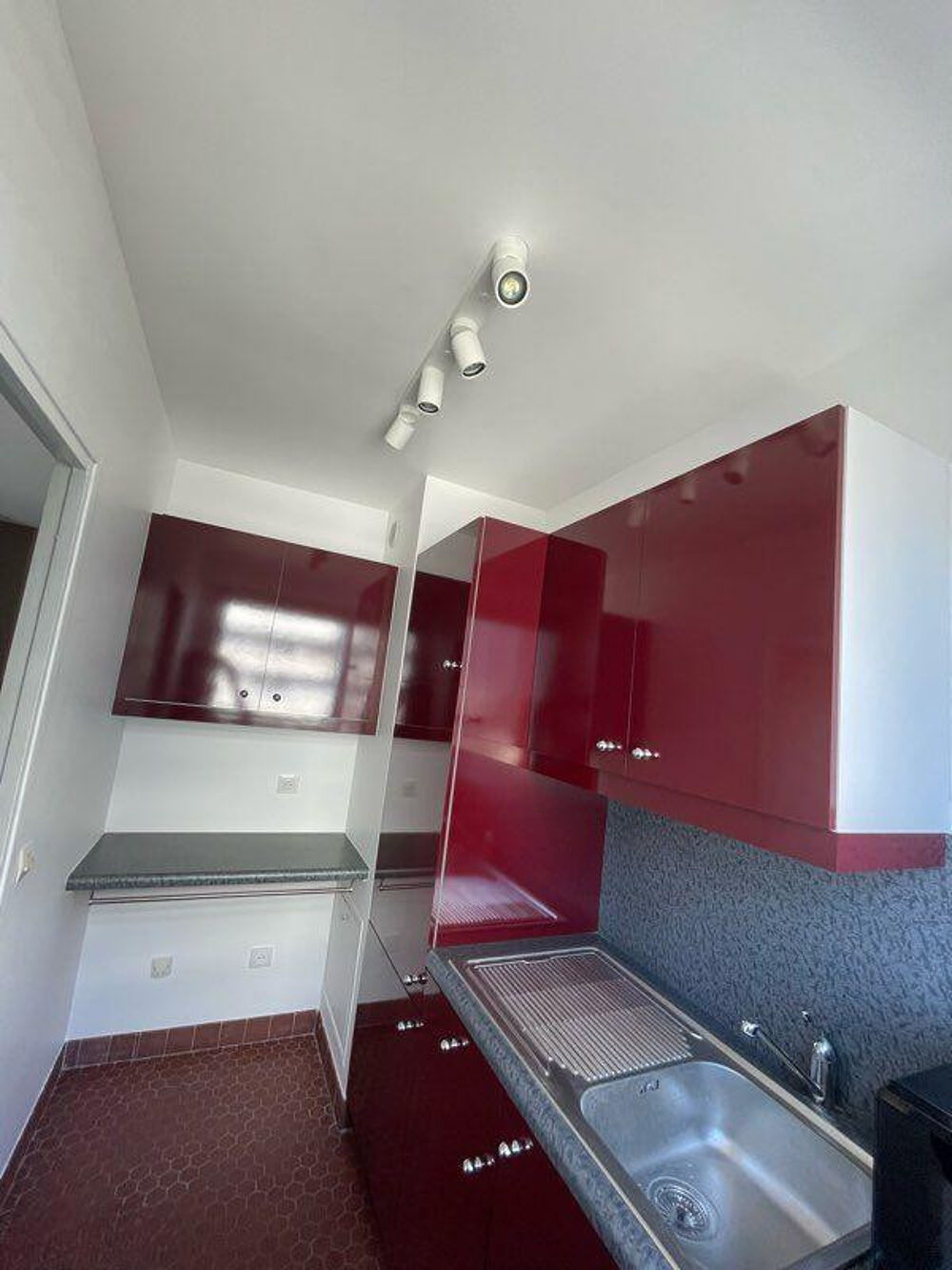 Location Appartement Beau studio meublé 32m² lumineux avec parking Paris 15