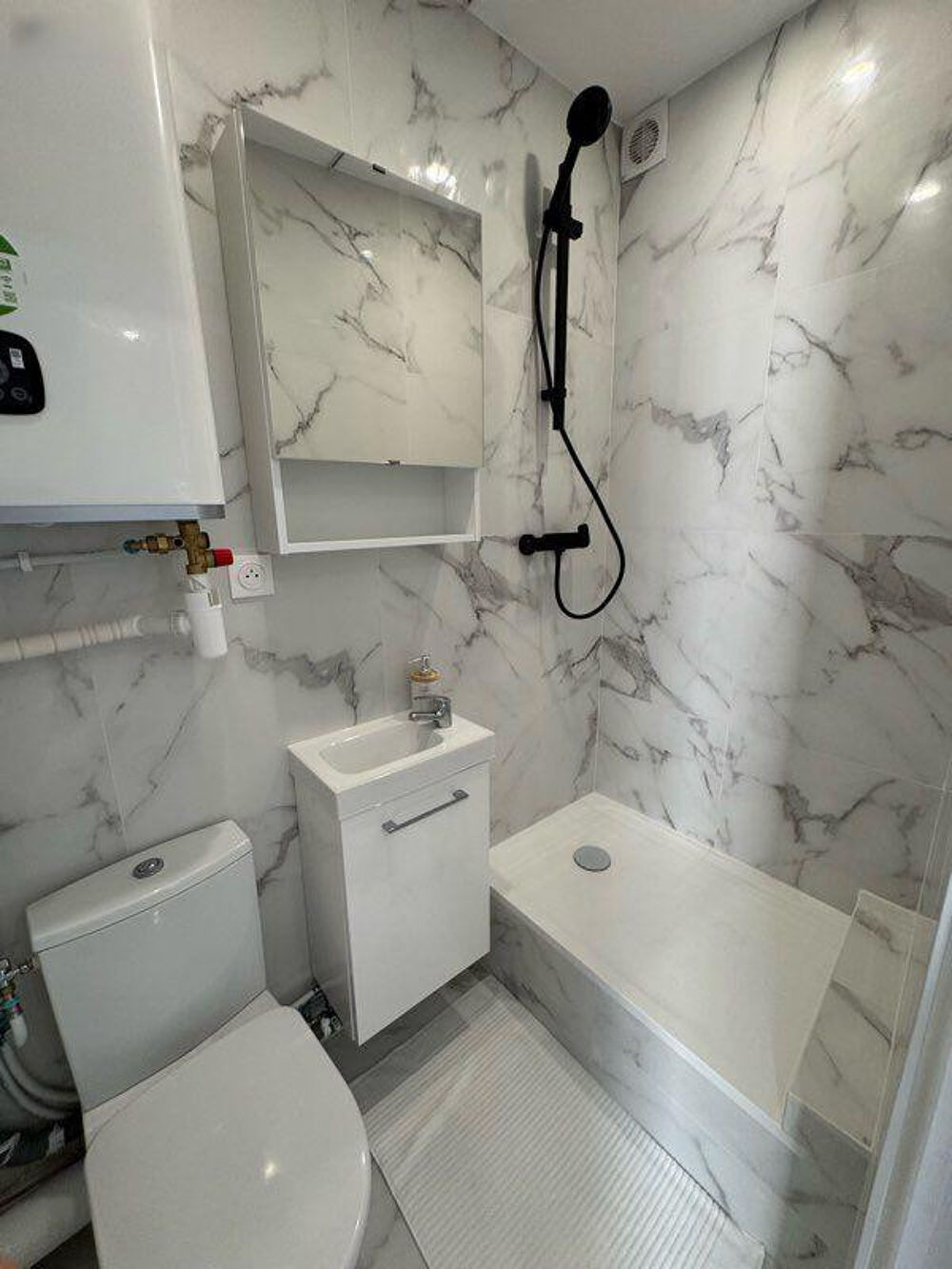 Location Appartement Studio refait à neuf équipe Paris 18