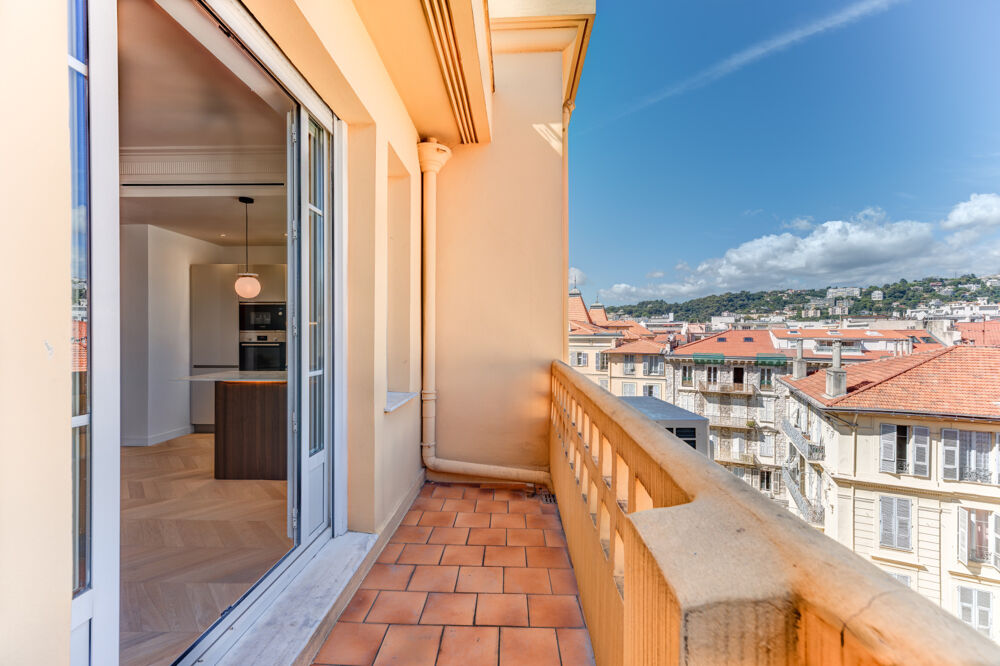 Vente Appartement Nice – Carré d'Or : Charmant 3 pièces de 88 m² niché au dernier étage d'une élégante résidence bourgeoise. Nice