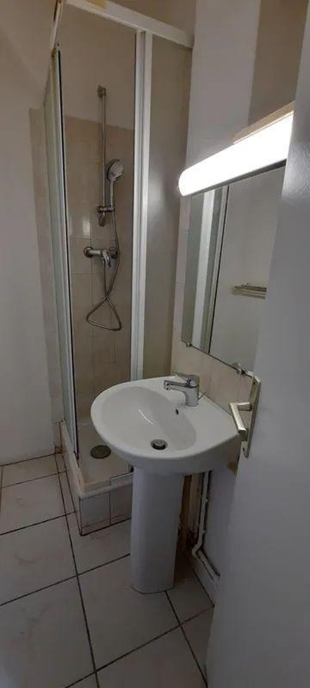 Location Appartement STUDIO 16m² meublé et refait à neuf bld FOCH Grenoble
