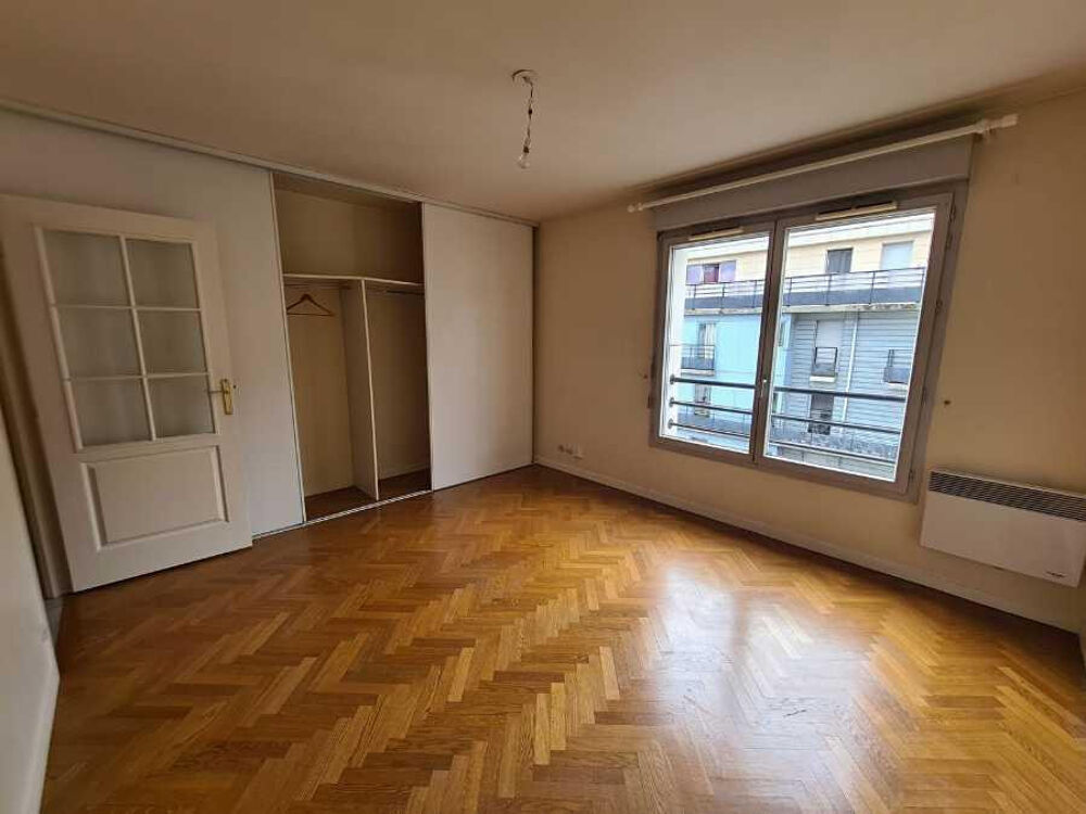 Location Appartement Grand studio Paris 19ème Paris 19