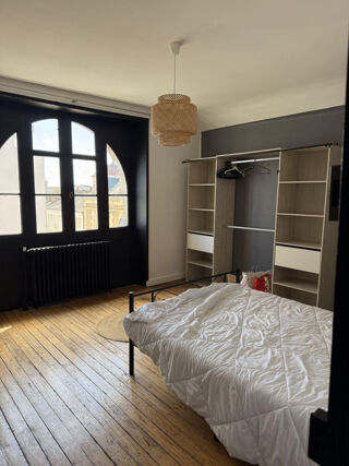 Appartement à louer 1 pièce 200 m²