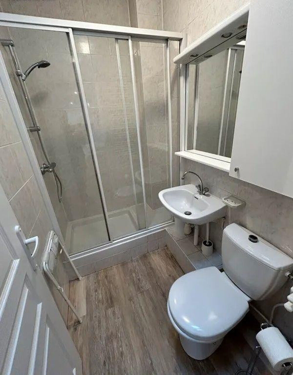Location Appartement Beau studio meublé 30m²  Rue du Couédic Paris 14