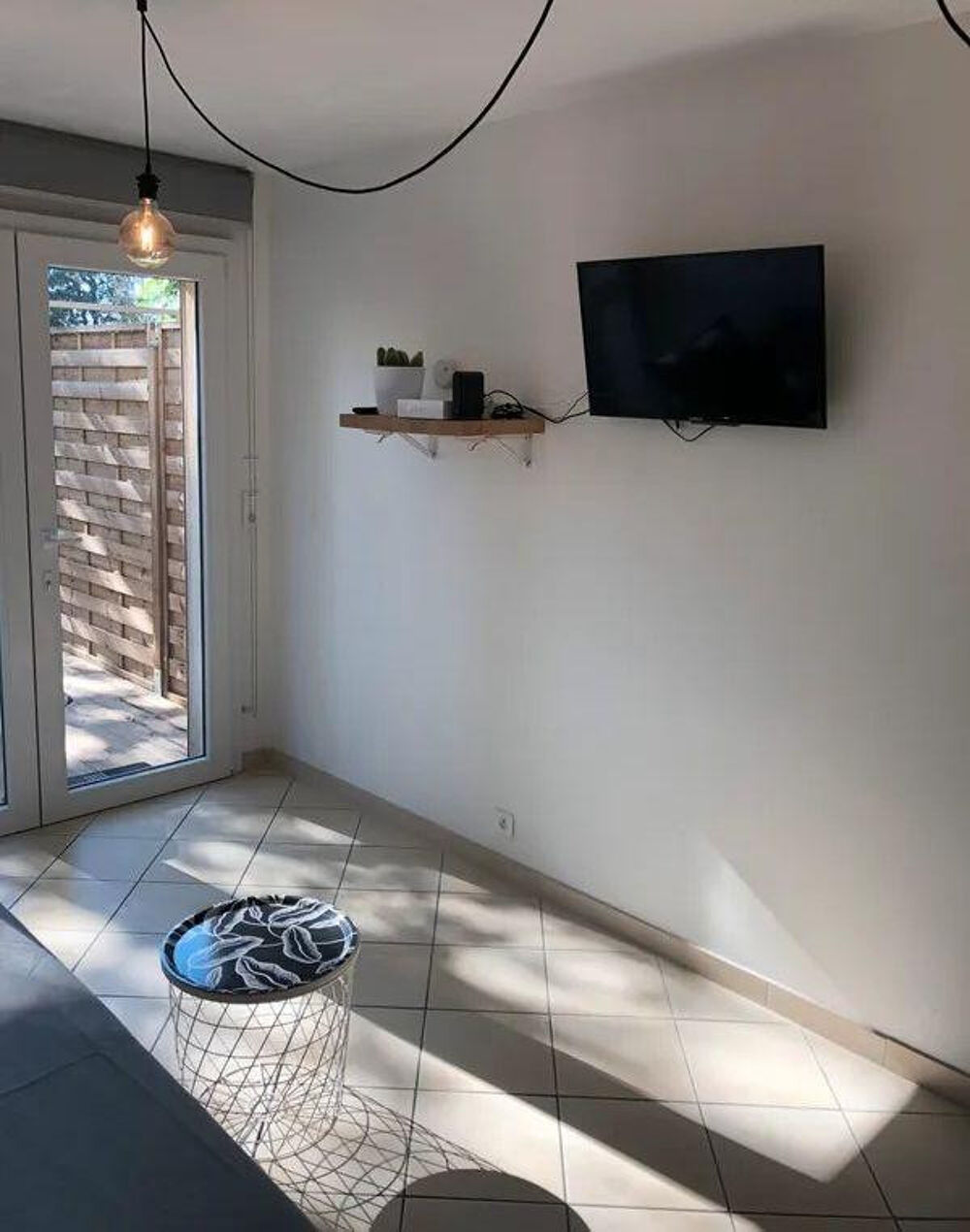 Location Appartement Superbe studio meublé 20 m² rénové + terrasse 6m² Aix-en-provence