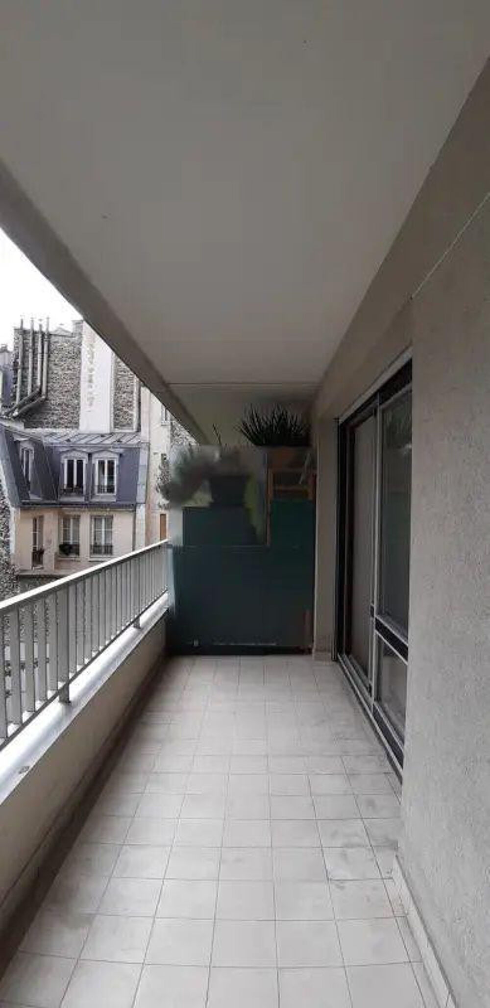 Location Appartement Joli studio, résidence sécurisée, grand balcon Paris 11