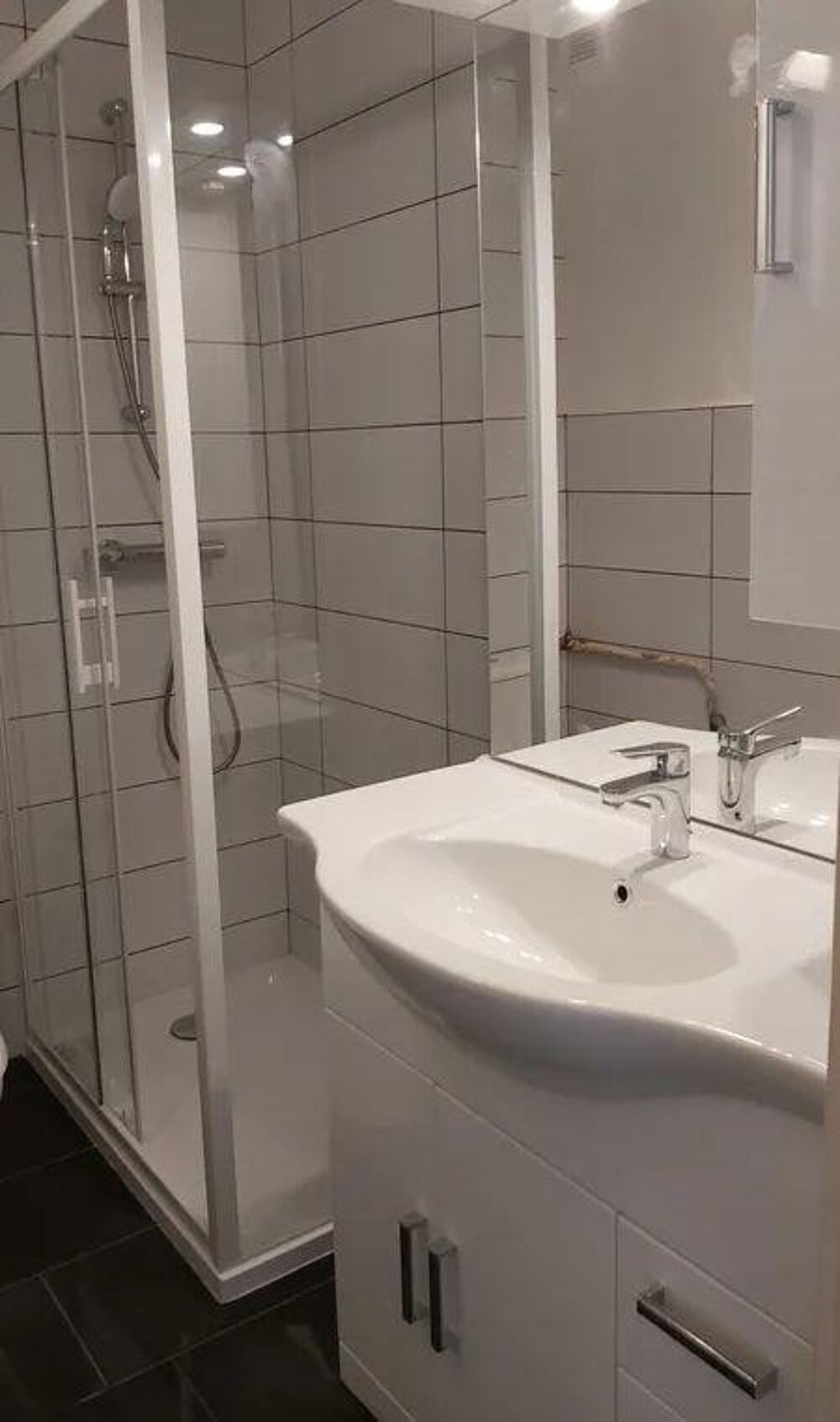 Location Appartement Beau studio 20m² Rue des Champs-Elysées Grenoble Grenoble