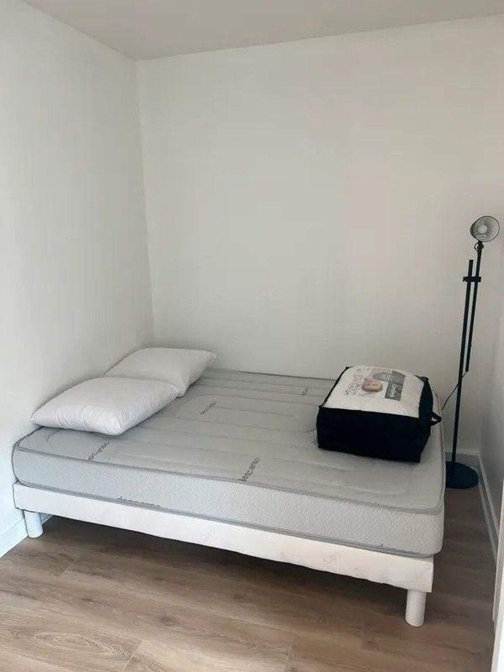Location Appartement Grand studio meublé et rénové 32m² Jules Vernes Nantes