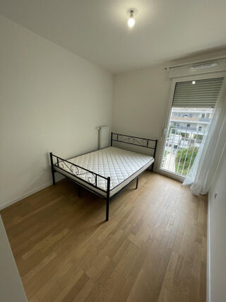  Appartement à louer 4 pièces 80 m²