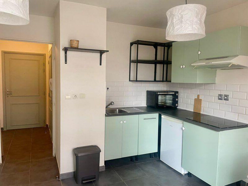 T2 meublé 31 m²  Marseille 2? (Joliette / Répu)