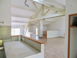  Appartement à louer 2 pièces 105 m²