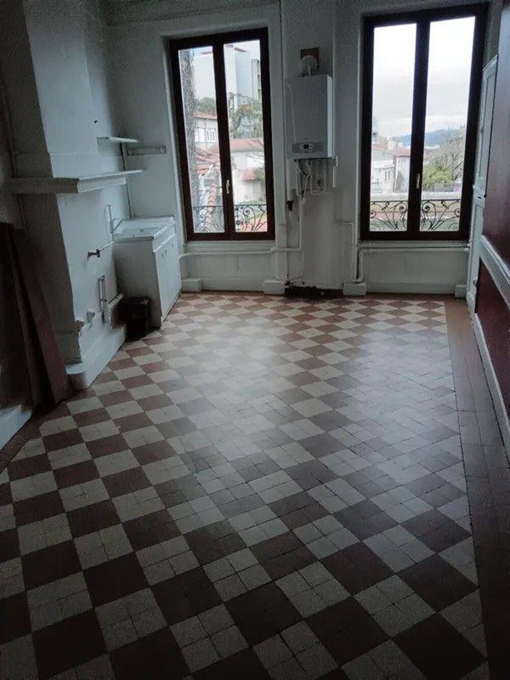 Location Appartement Beau F3 115 m² situé à côté de la gare Châteaureux Saint-Étienne