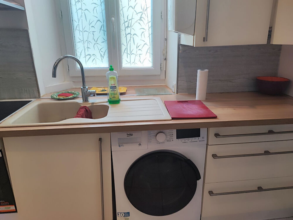 Location Appartement Studio avec électricité. eau . Internet. Charges. Lyon 8
