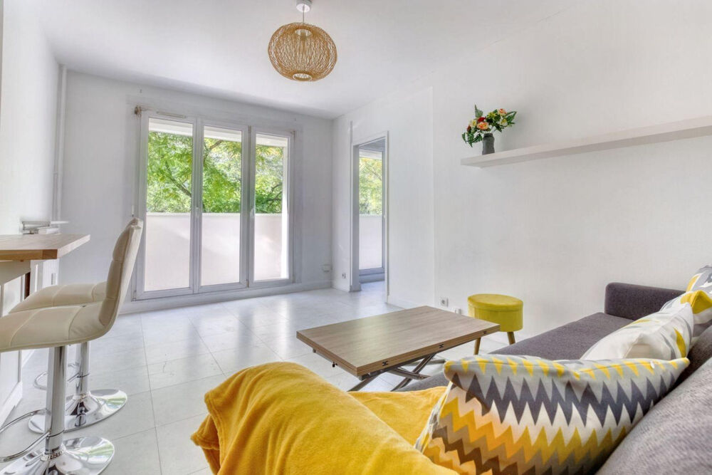 Location Appartement 2 pièces très lumineux et fonctionnel avec balcon Paris 20